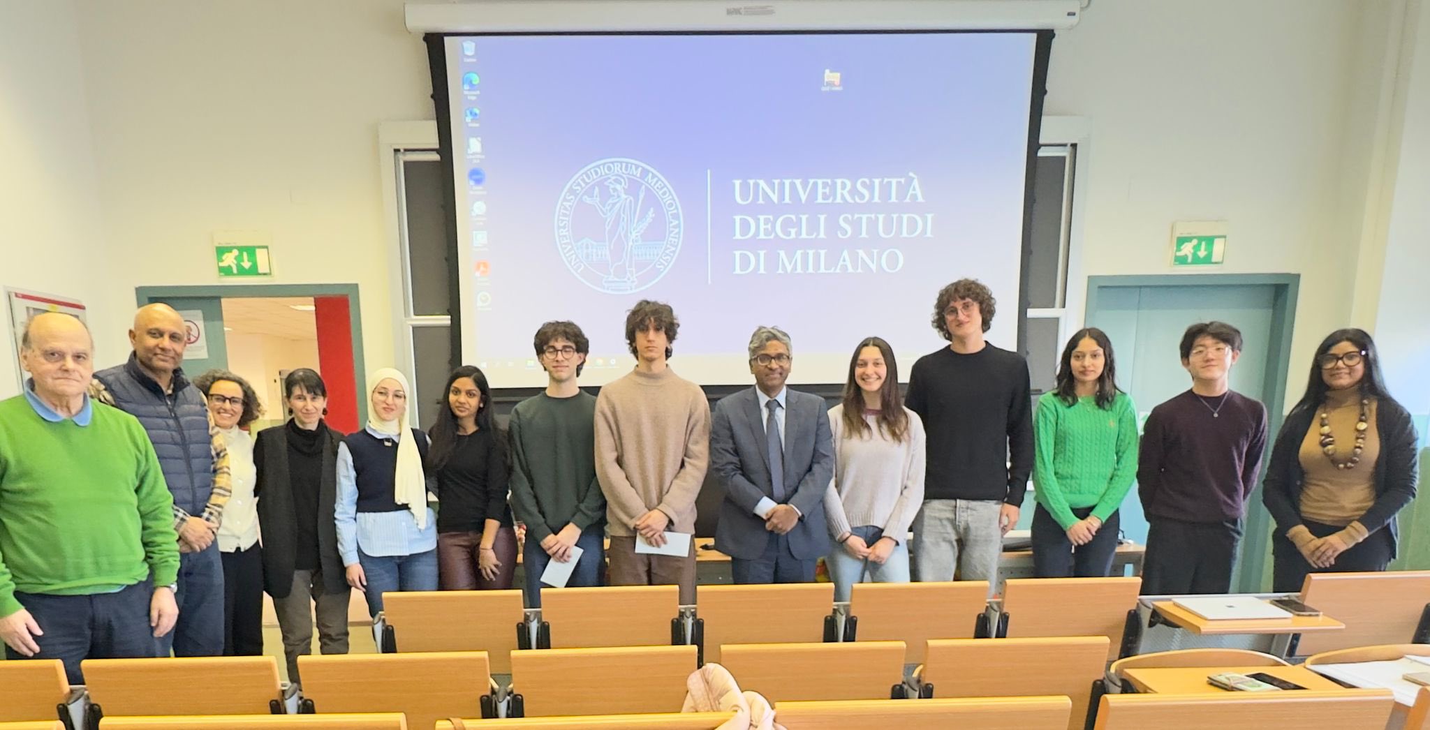 Hindi language students and Professors in the University of Milan celebrated the Viswa Hindi Diwas event on 16 January 2025. On this occasion, the University organised a quiz competition on Hindi language for the students. Consul General Mr Lavanya Kumar distributed prizes for the winners.