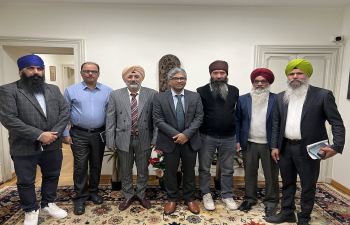 Members of the Management Committee of Gurudwara Sachkand Isher Darbar in Brescia called on the Consular General on 05 November 2024 at the Consulate. They discussed various issues related to welfare of the Indian diaspora.